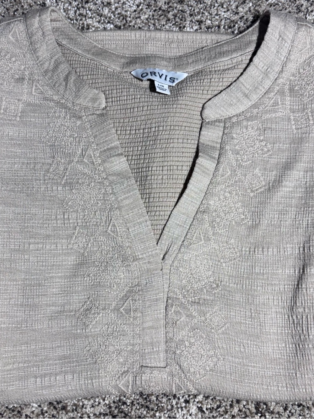 V Neck Women’s T-shirt Size Large Tan Textured Embroidered Neckline